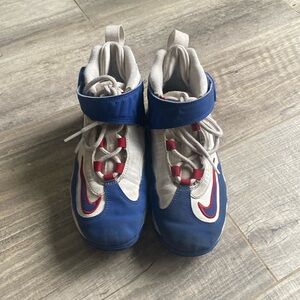 Nike air Griffey Max size 1.5 youth.  Shows wear.